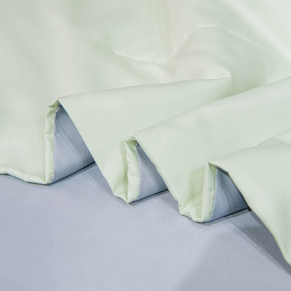 91家纺网 家纺一手货源 找家纺 花伞家居 2026新款烫画水洗真丝夏被四件套 烫画夏被-豆绿+浅灰