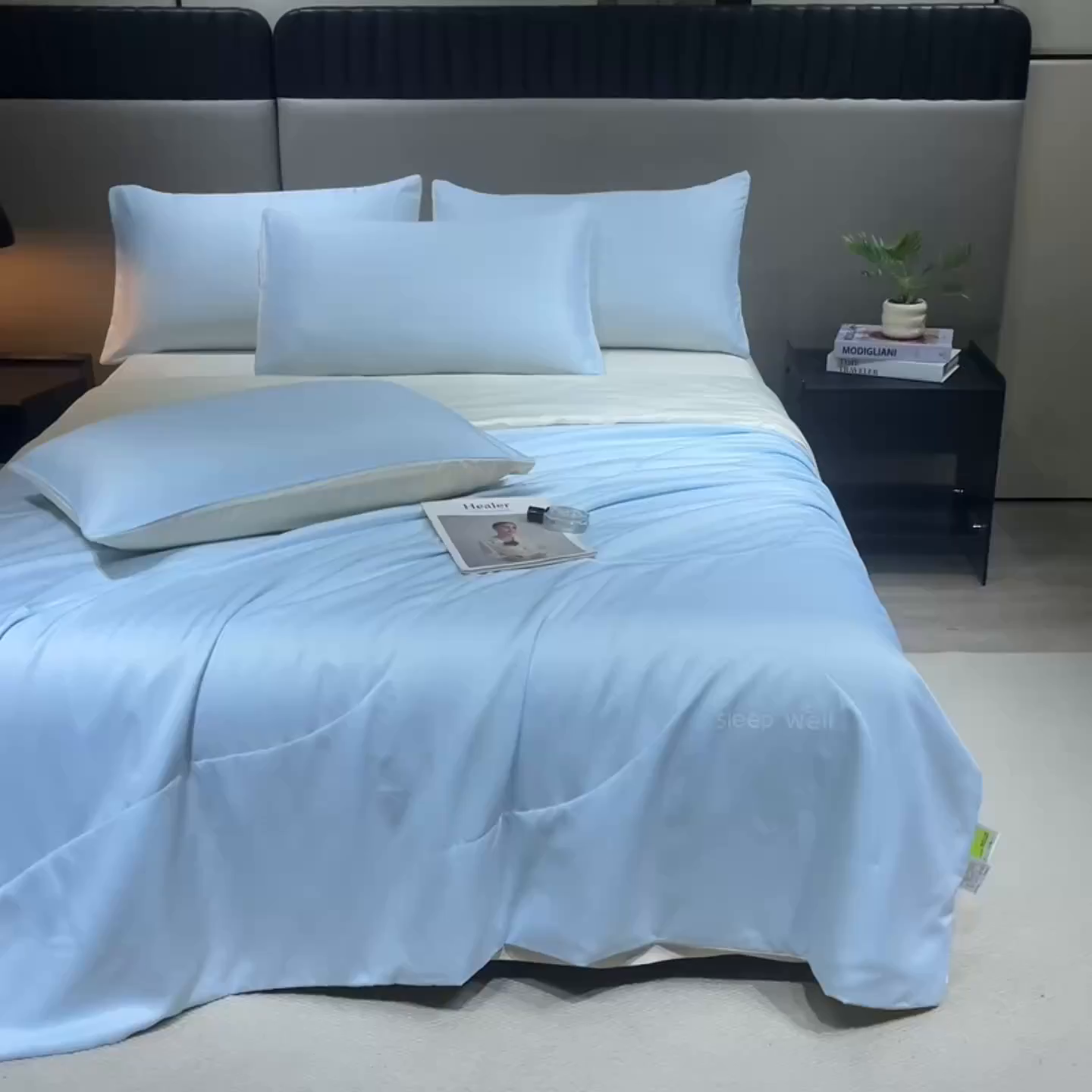 91家纺网 家纺一手货源 找家纺 花伞家居 2026新款烫画水洗真丝夏被四件套 烫画夏被-浅蓝+小米黄