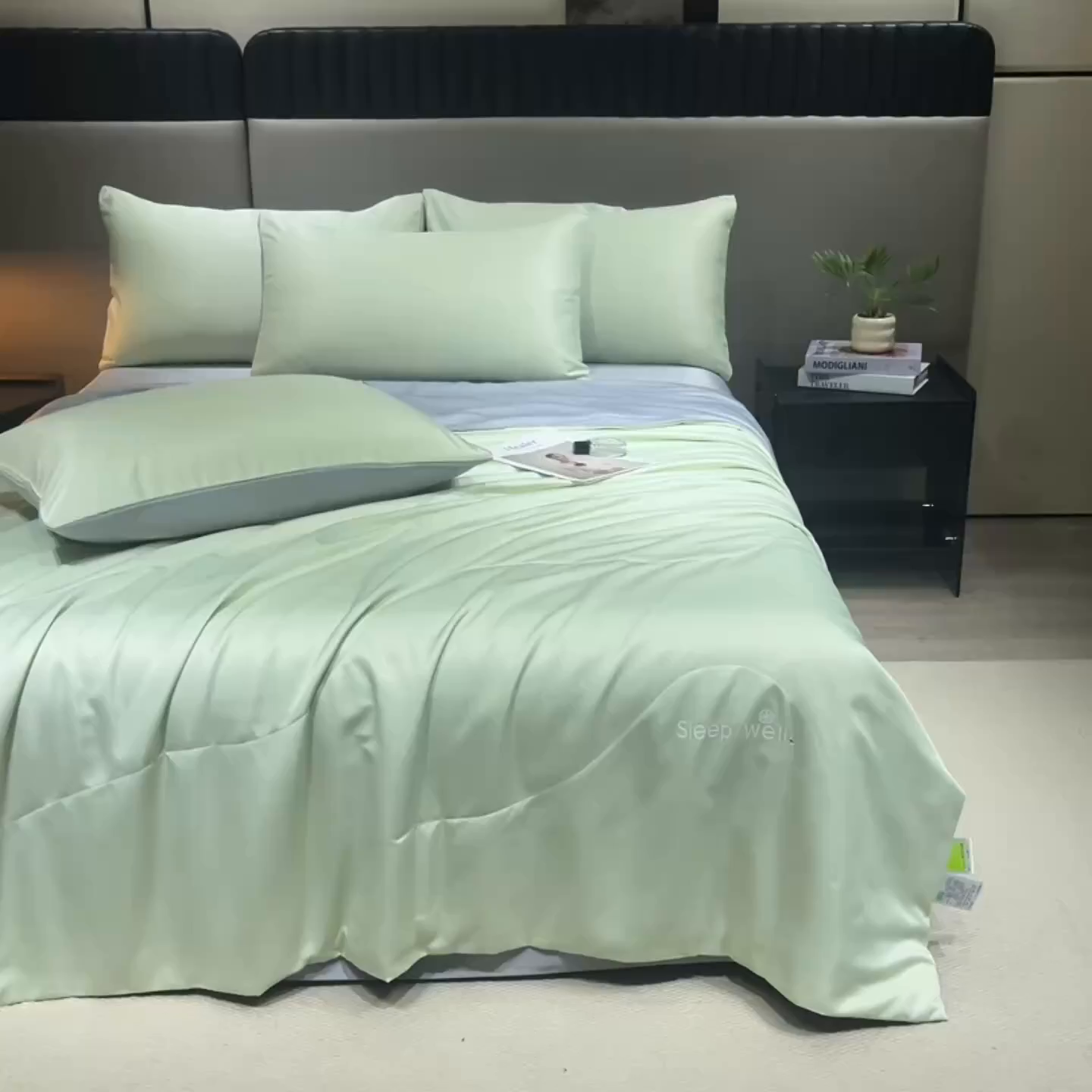 91家纺网 家纺一手货源 找家纺 花伞家居 2026新款烫画水洗真丝夏被四件套 烫画夏被-豆绿+浅灰