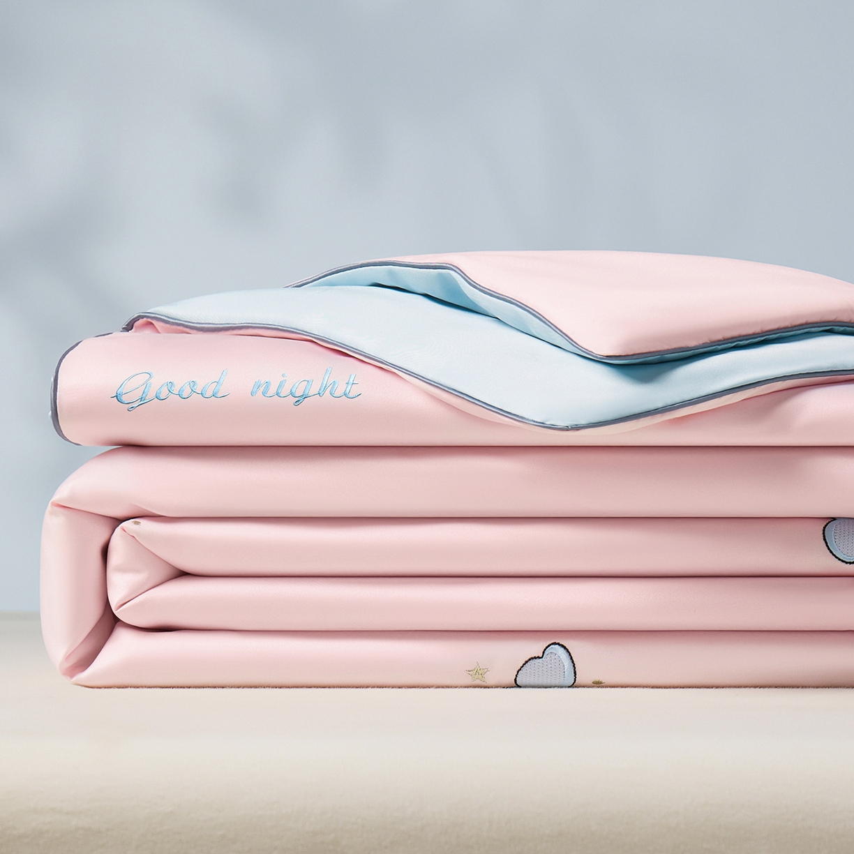 91家纺网 家纺一手货源 找家纺 梦舒羽 2026新款A类水洗冰丝满版夏凉被 云朵-粉玉蓝