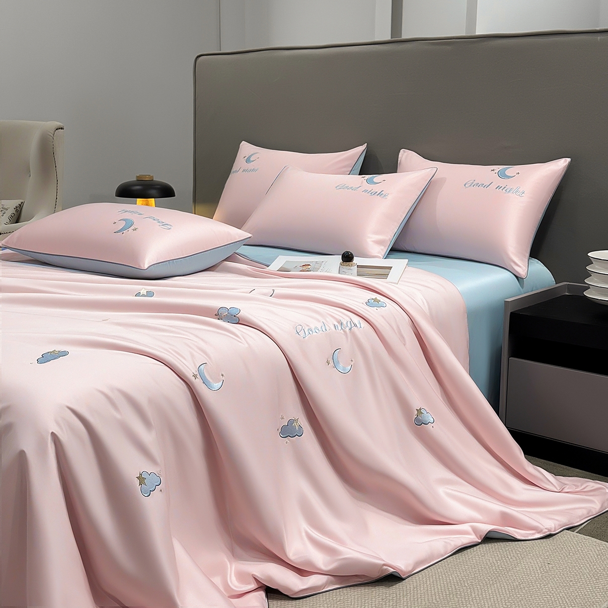 91家纺网 家纺一手货源 找家纺 梦舒羽 2026新款A类水洗冰丝满版夏凉被 云朵-粉玉蓝