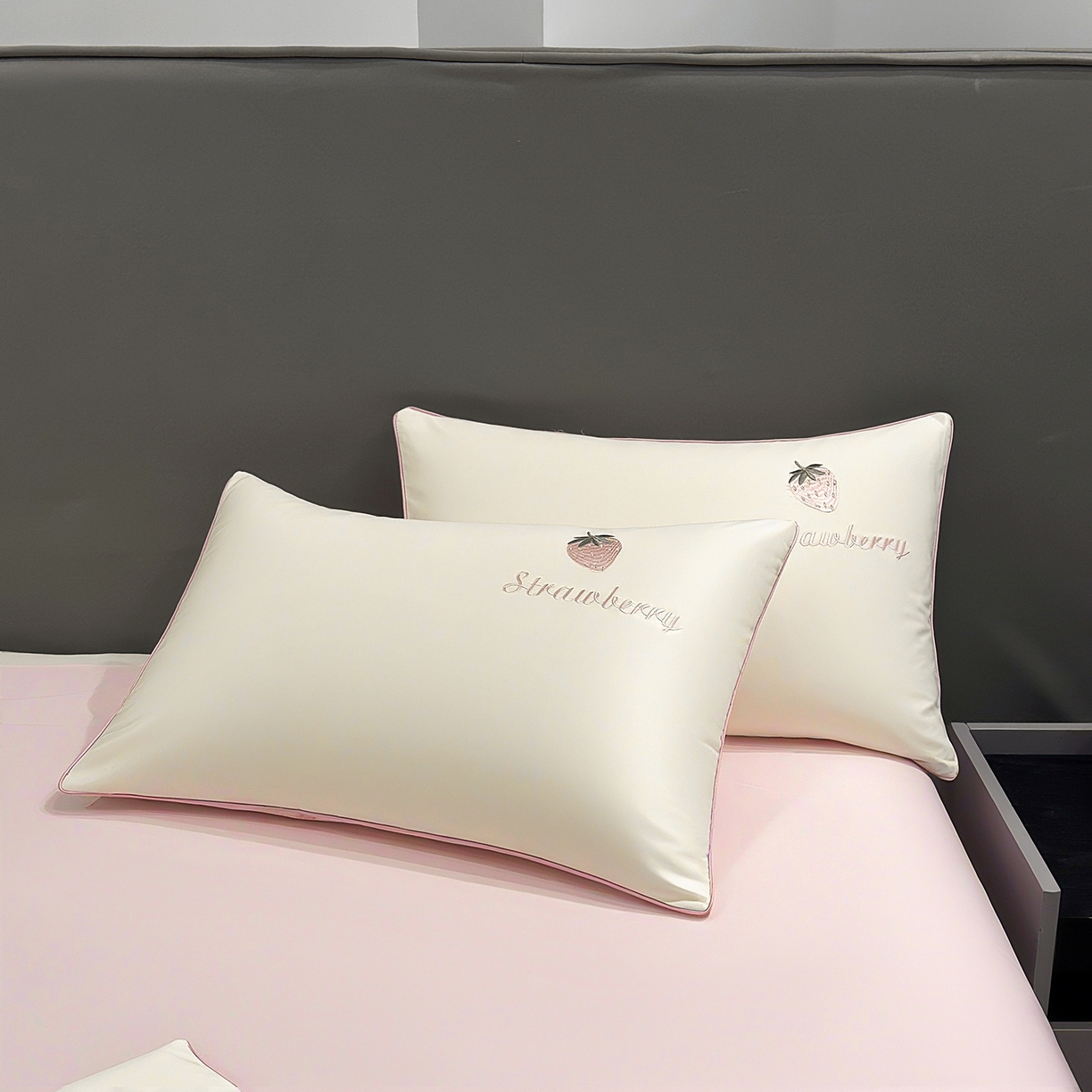 91家纺网 家纺一手货源 找家纺 梦舒羽 2026新款A类水洗冰丝满版夏凉被 草莓-奶白粉