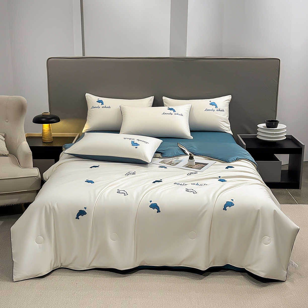 91家纺网 家纺一手货源 找家纺 梦舒羽 2026新款A类水洗冰丝满版夏凉被 海豚-奶白蓝