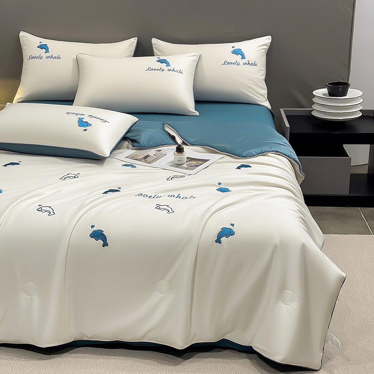 91家纺网 家纺一手货源 找家纺 梦舒羽 2026新款A类水洗冰丝满版夏凉被 海豚-奶白蓝