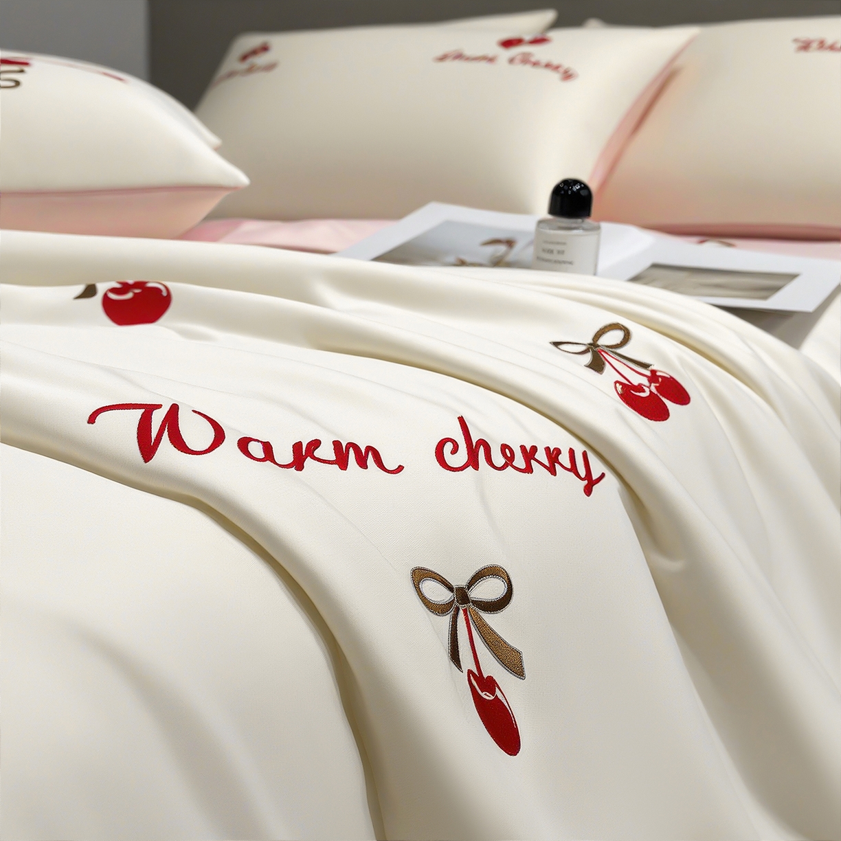 91家纺网 家纺一手货源 找家纺 梦舒羽 2026新款A类水洗冰丝满版夏凉被 樱桃-奶白粉