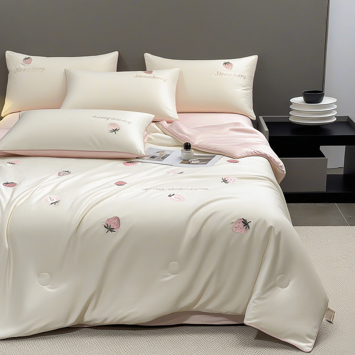 91家纺网 家纺一手货源 找家纺 梦舒羽 2026新款A类水洗冰丝满版夏凉被 草莓-奶白粉