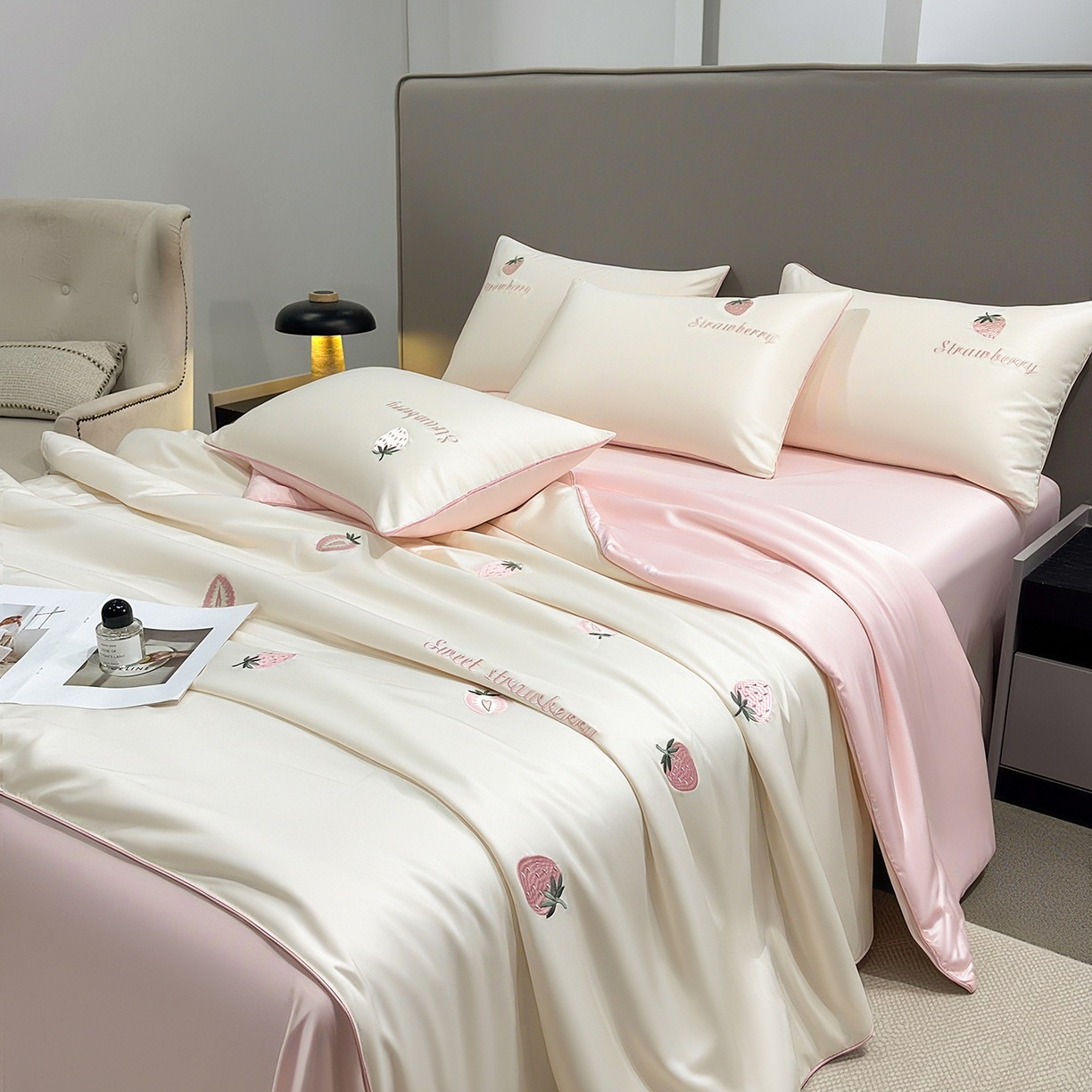 91家纺网 家纺一手货源 找家纺 梦舒羽 2026新款A类水洗冰丝满版夏凉被 草莓-奶白粉