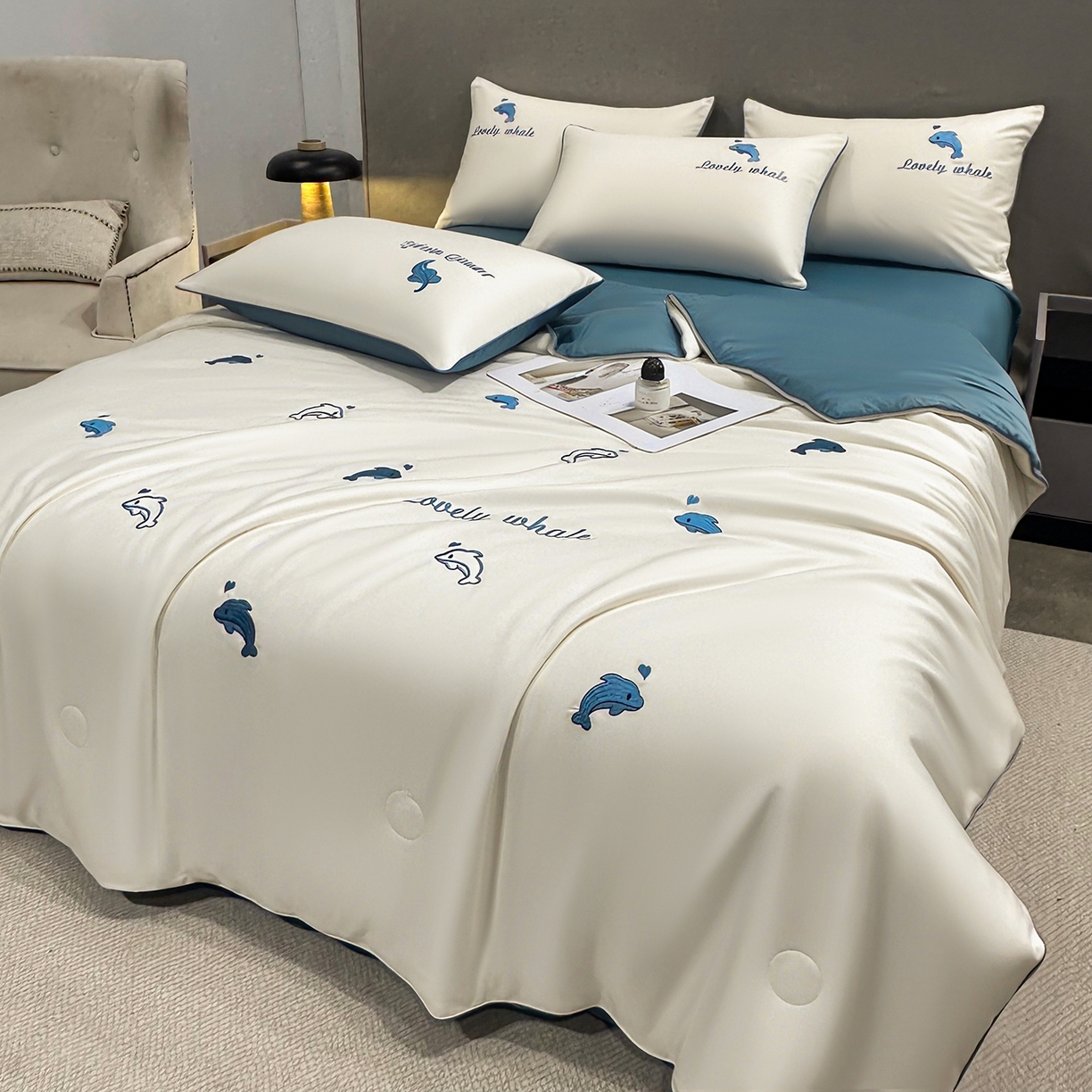 91家纺网 家纺一手货源 找家纺 梦舒羽 2026新款A类水洗冰丝满版夏凉被 海豚-奶白蓝