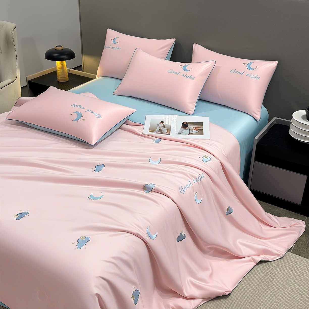 91家纺网 家纺一手货源 找家纺 梦舒羽 2026新款A类水洗冰丝满版夏凉被 云朵-粉玉蓝