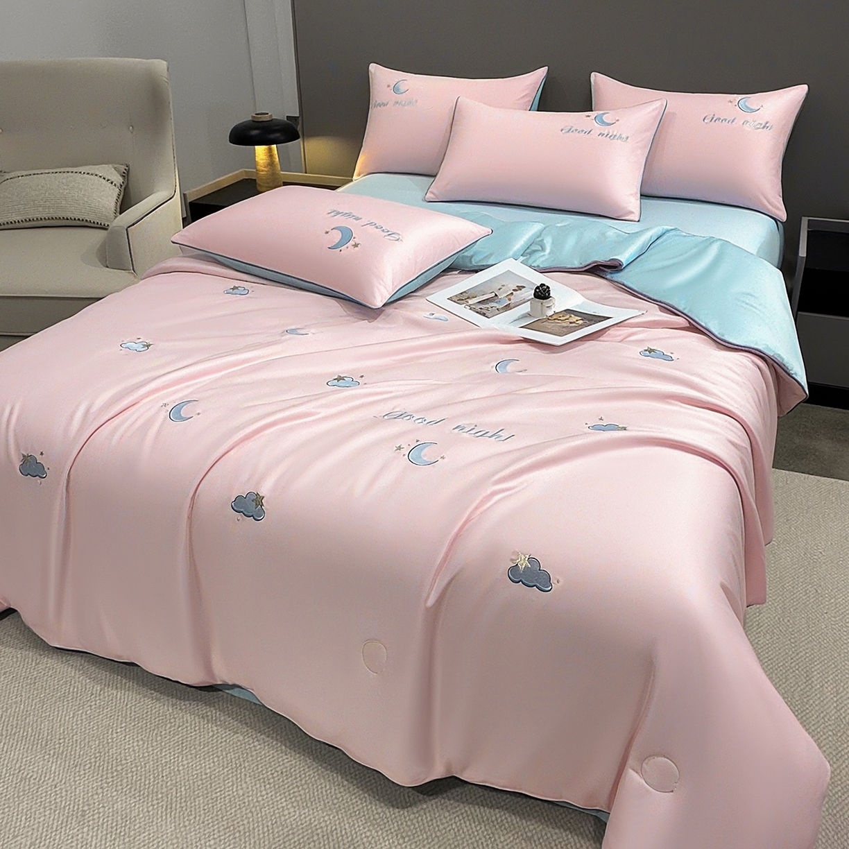 91家纺网 家纺一手货源 找家纺 梦舒羽 2026新款A类水洗冰丝满版夏凉被 云朵-粉玉蓝