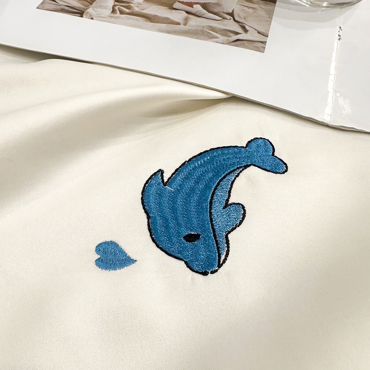 91家纺网 家纺一手货源 找家纺 梦舒羽 2026新款A类水洗冰丝满版夏凉被 海豚-奶白蓝