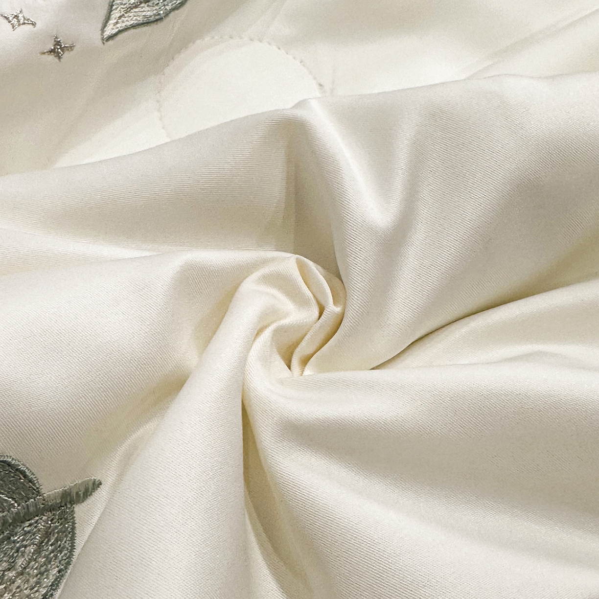 91家纺网 家纺一手货源 找家纺 梦舒羽 2026新款A类水洗冰丝满版夏凉被 郁金香-奶白绿