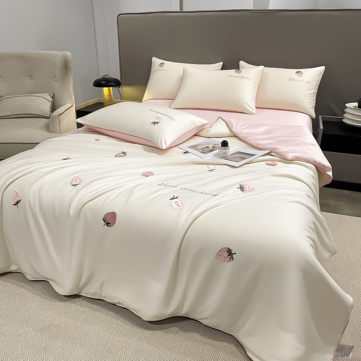 91家纺网 家纺一手货源 找家纺 梦舒羽 2026新款A类水洗冰丝满版夏凉被 草莓-奶白粉