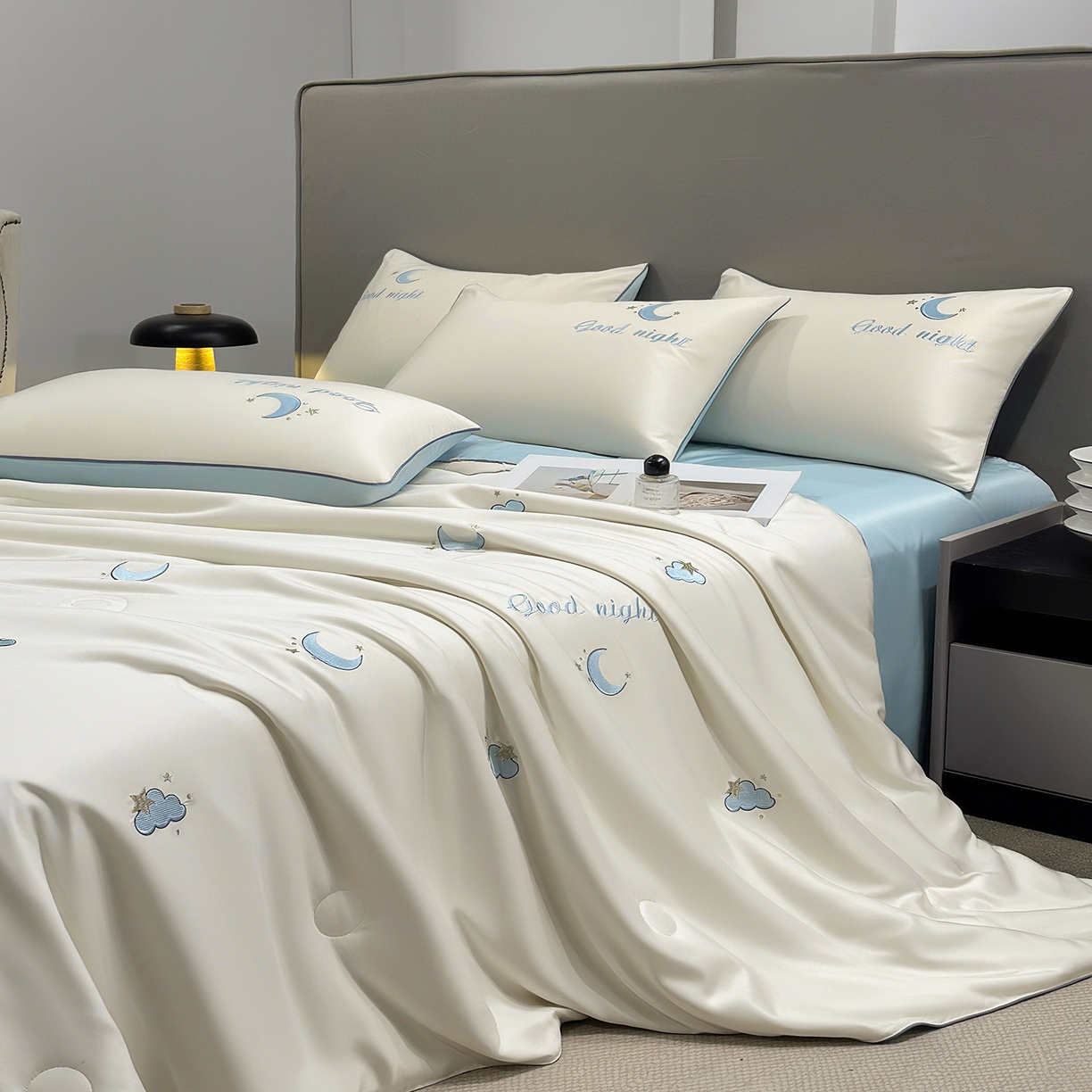 91家纺网 家纺一手货源 找家纺 梦舒羽 2026新款A类水洗冰丝满版夏凉被 云朵-奶白蓝