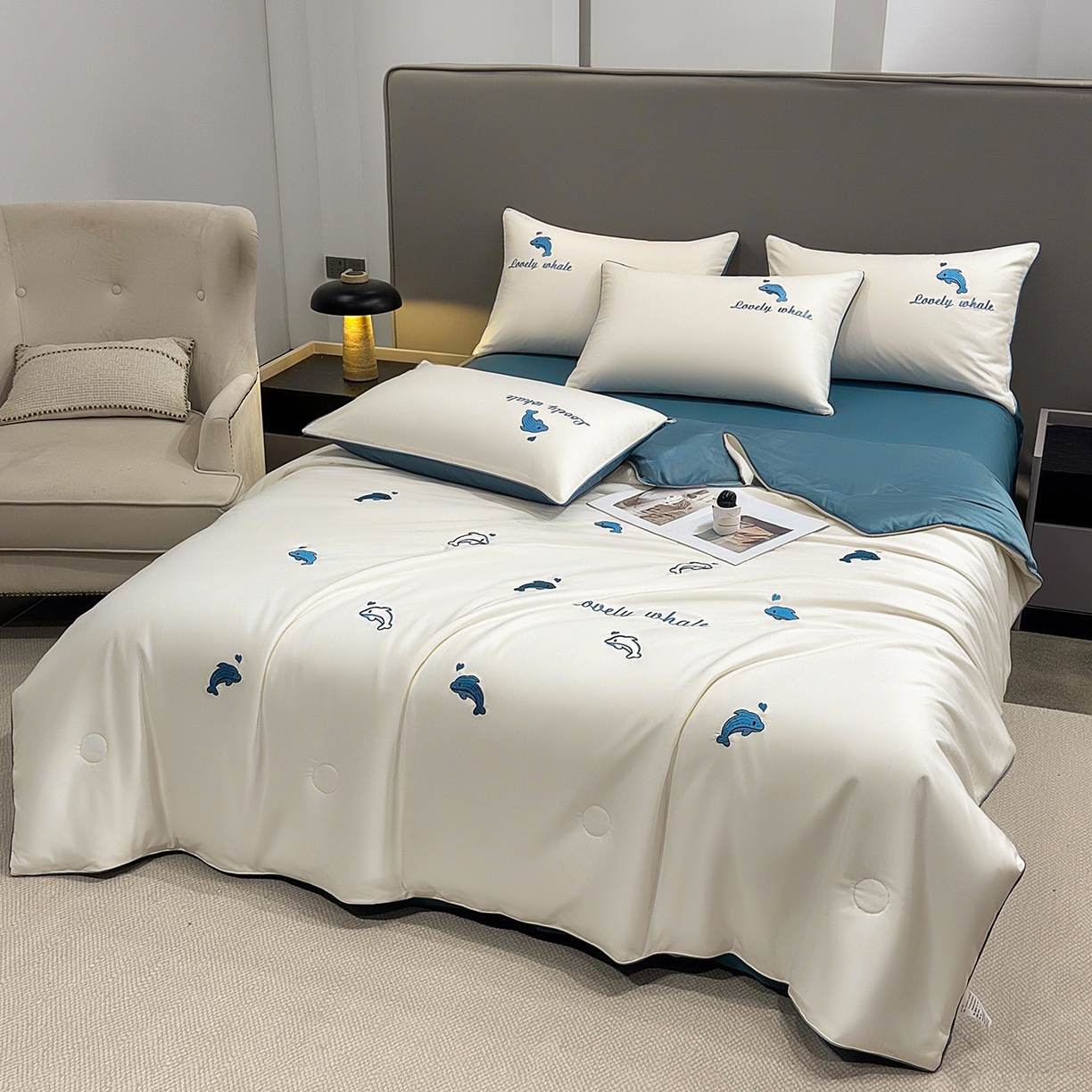 91家纺网 家纺一手货源 找家纺 梦舒羽 2026新款A类水洗冰丝满版夏凉被 海豚-奶白蓝