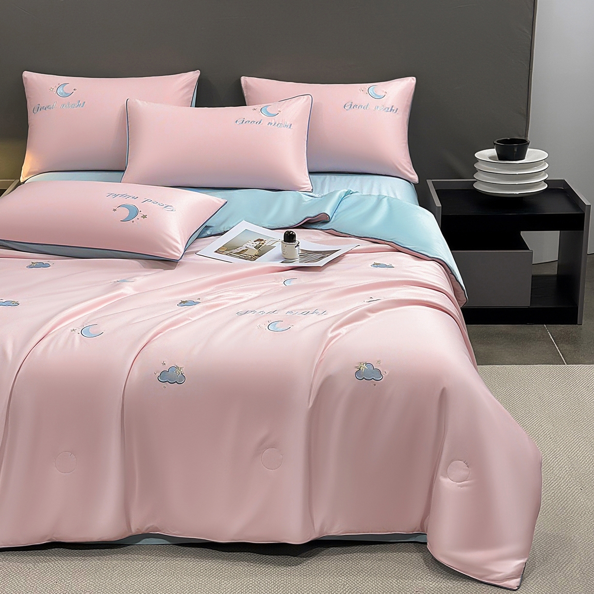 91家纺网 家纺一手货源 找家纺 梦舒羽 2026新款A类水洗冰丝满版夏凉被 云朵-粉玉蓝