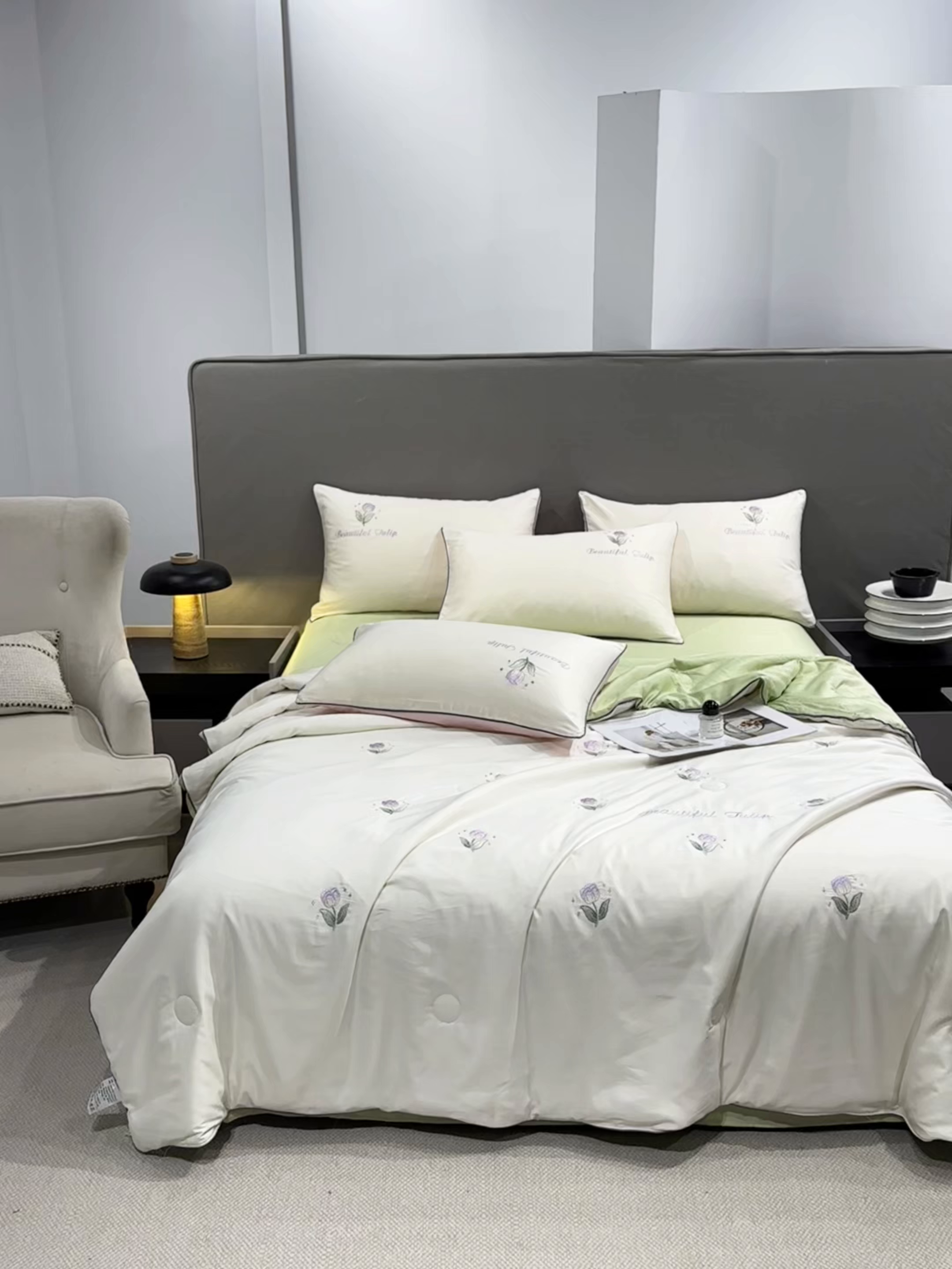 91家纺网 家纺一手货源 找家纺 梦舒羽 2026新款A类水洗冰丝满版夏凉被 郁金香-奶白绿