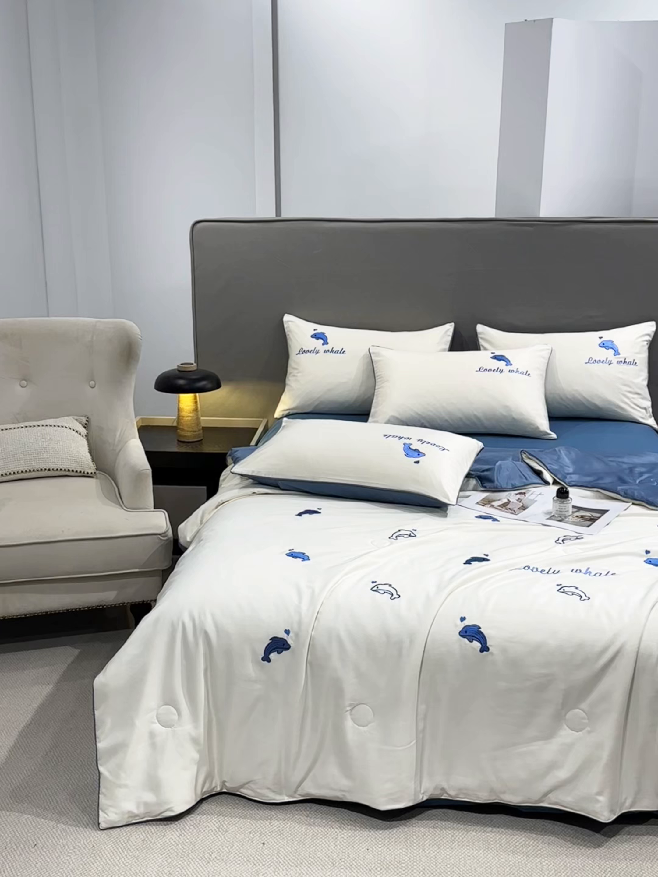 91家纺网 家纺一手货源 找家纺 梦舒羽 2026新款A类水洗冰丝满版夏凉被 海豚-奶白蓝