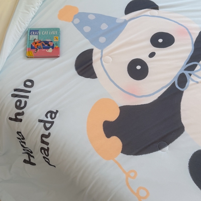 91家纺网 家纺一手货源 找家纺 暖生活 2026新款A类卡通大版冰皮凉感夏被空调被夏凉被 熊猫电话