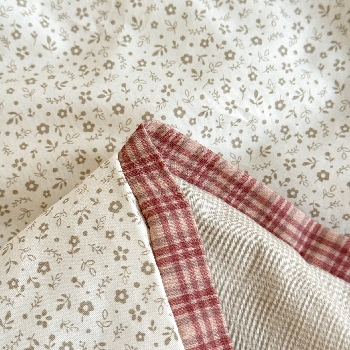 91家纺网 家纺一手货源 找家纺 艾唯希家纺 2026新款多功能全棉活套夏被四件套刺绣工艺纯棉四季通用-知意系列 知意-奶茶