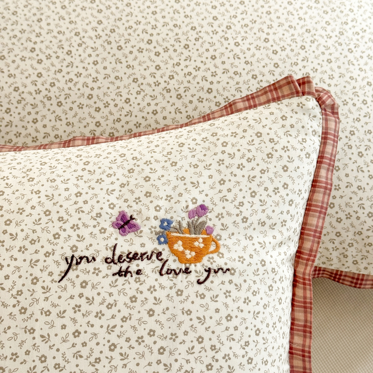 91家纺网 家纺一手货源 找家纺 艾唯希家纺 2026新款多功能全棉活套夏被四件套刺绣工艺纯棉四季通用-知意系列 知意-奶茶