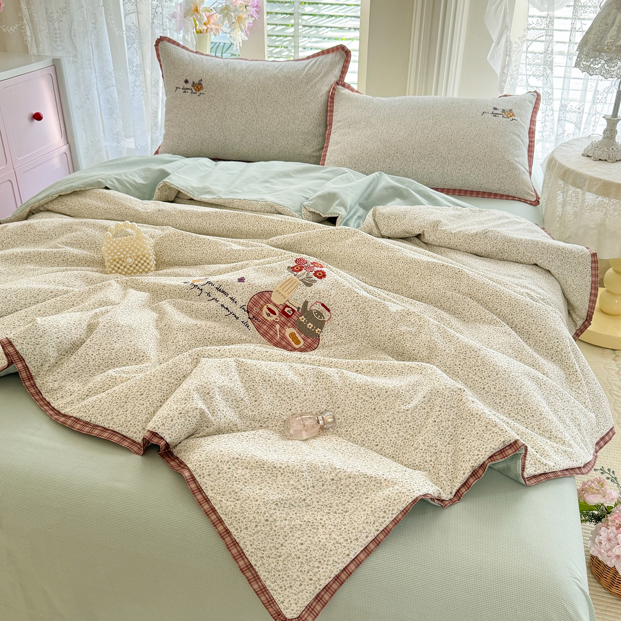 91家纺网 家纺一手货源 找家纺 艾唯希家纺 2026新款多功能全棉活套夏被四件套刺绣工艺纯棉四季通用-知意系列 知意-绿