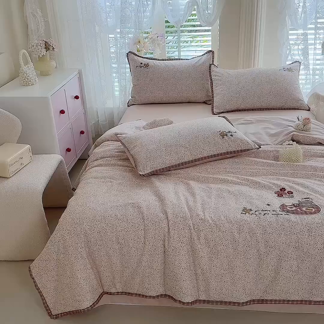 91家纺网 家纺一手货源 找家纺 艾唯希家纺 2026新款多功能全棉活套夏被四件套刺绣工艺纯棉四季通用-知意系列 知意-粉
