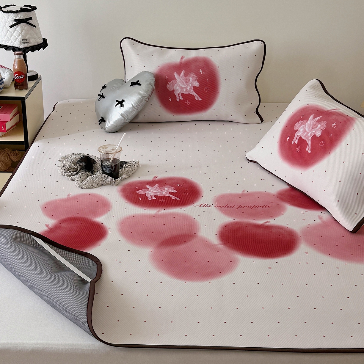 91家纺网 家纺一手货源 找家纺 山茶家居-原创设计（原山茶家纺） 2026新款韩国设计师合作款斜纹冰丝席凉席 韩国设计系列--天使小马