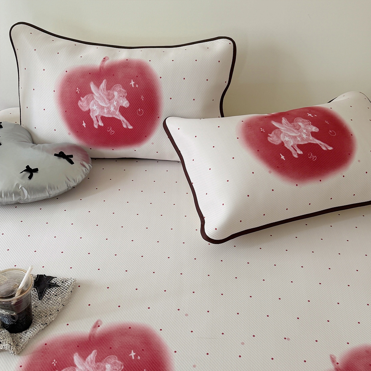 91家纺网 家纺一手货源 找家纺 山茶家居-原创设计（原山茶家纺） 2026新款韩国设计师合作款斜纹冰丝席凉席 韩国设计系列--天使小马