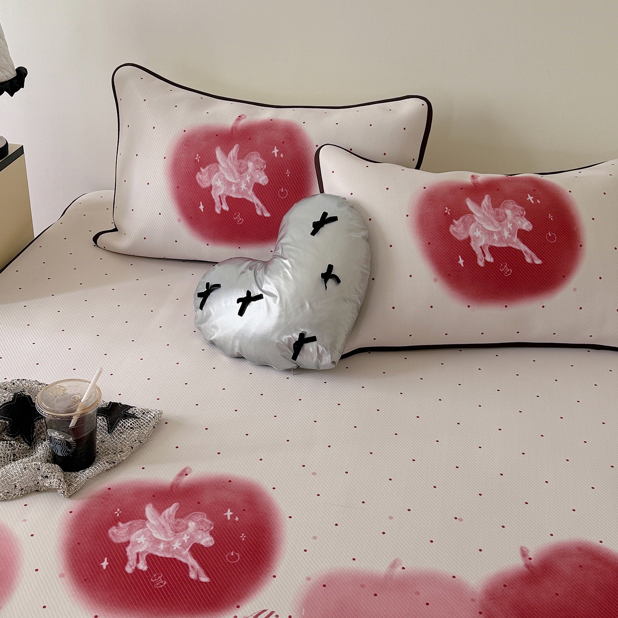 91家纺网 家纺一手货源 找家纺 山茶家居-原创设计（原山茶家纺） 2026新款韩国设计师合作款斜纹冰丝席凉席 韩国设计系列--天使小马