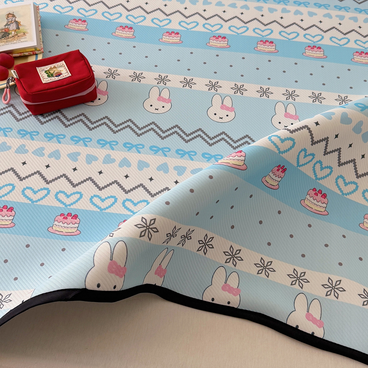 91家纺网 家纺一手货源 找家纺 山茶家居-原创设计（原山茶家纺） 2026新款韩国设计师合作款斜纹冰丝席凉席 韩国设计系列--海盐米菲