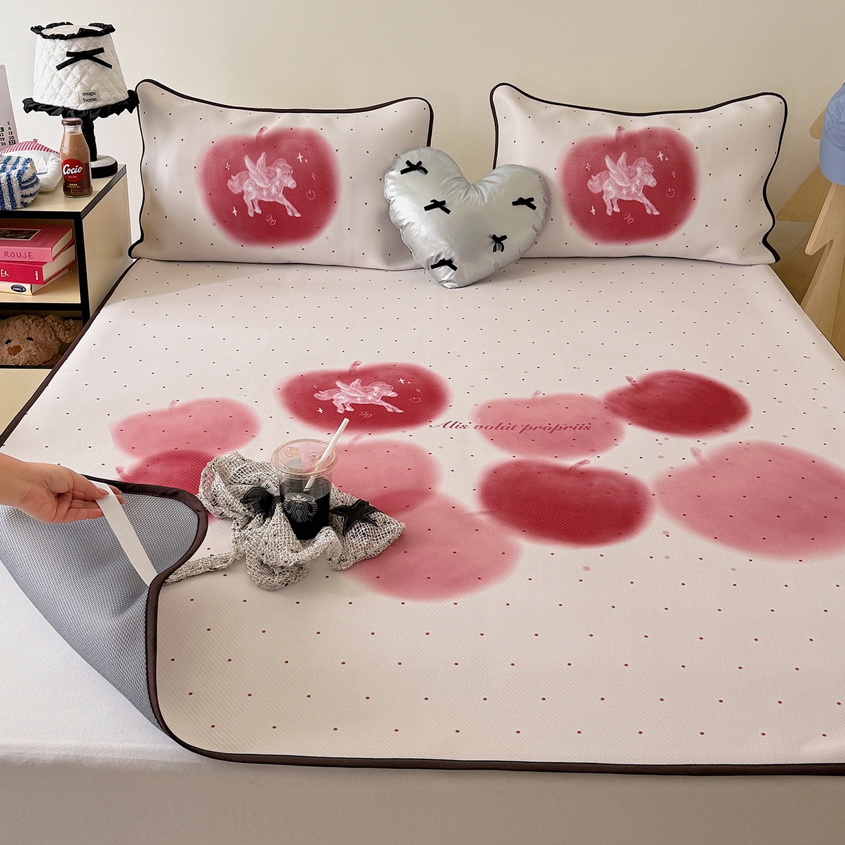 91家纺网 家纺一手货源 找家纺 山茶家居-原创设计（原山茶家纺） 2026新款韩国设计师合作款斜纹冰丝席凉席 韩国设计系列--天使小马