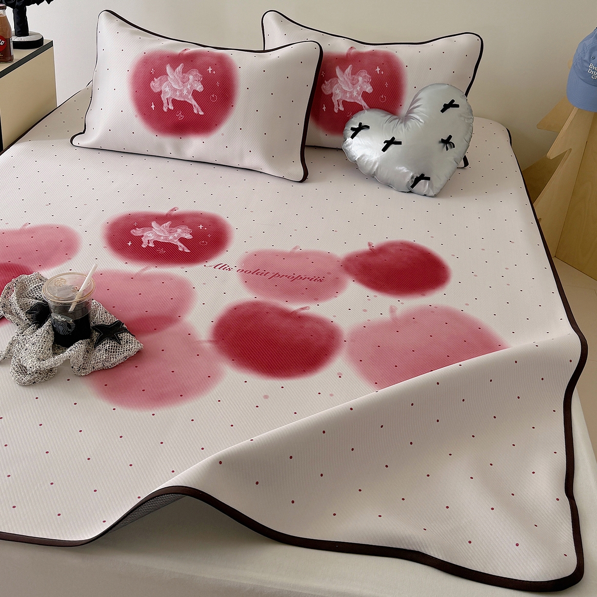 91家纺网 家纺一手货源 找家纺 山茶家居-原创设计（原山茶家纺） 2026新款韩国设计师合作款斜纹冰丝席凉席 韩国设计系列--天使小马