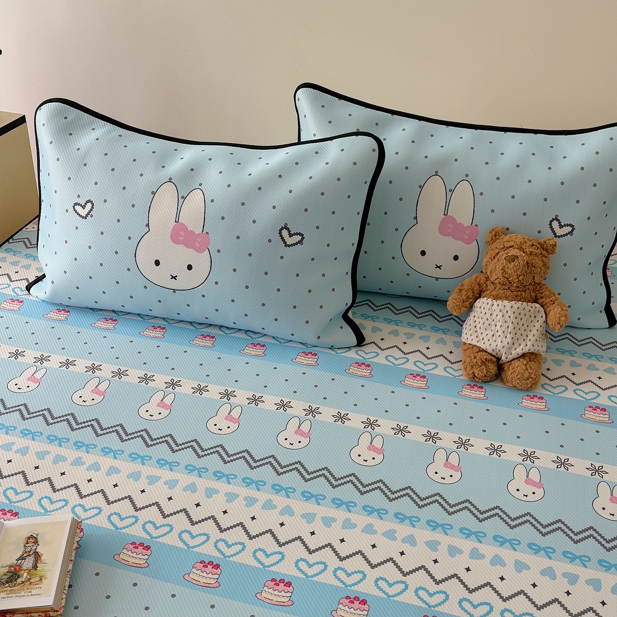 91家纺网 家纺一手货源 找家纺 山茶家居-原创设计（原山茶家纺） 2026新款韩国设计师合作款斜纹冰丝席凉席 韩国设计系列--海盐米菲