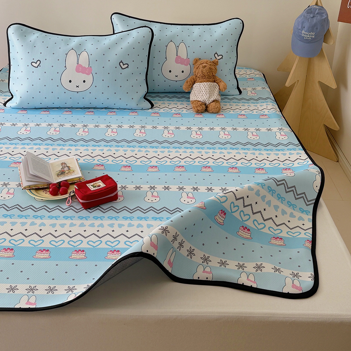 91家纺网 家纺一手货源 找家纺 山茶家居-原创设计（原山茶家纺） 2026新款韩国设计师合作款斜纹冰丝席凉席 韩国设计系列--海盐米菲