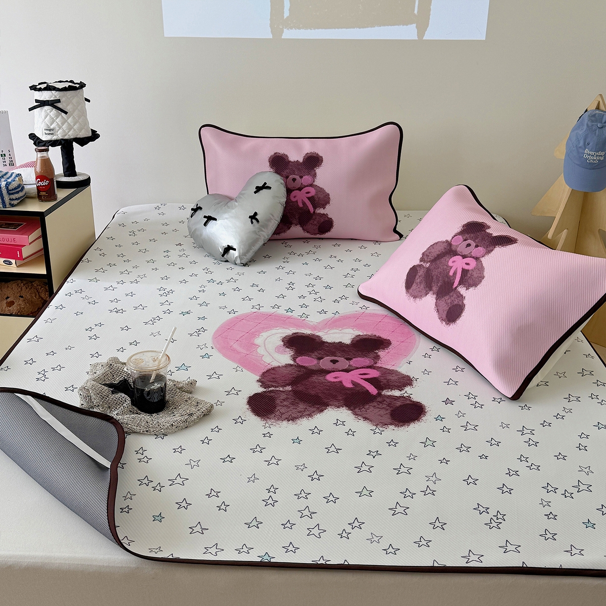 91家纺网 家纺一手货源 找家纺 山茶家居-原创设计（原山茶家纺） 2026新款韩国设计师合作款斜纹冰丝席凉席 韩国设计系列-星星熊