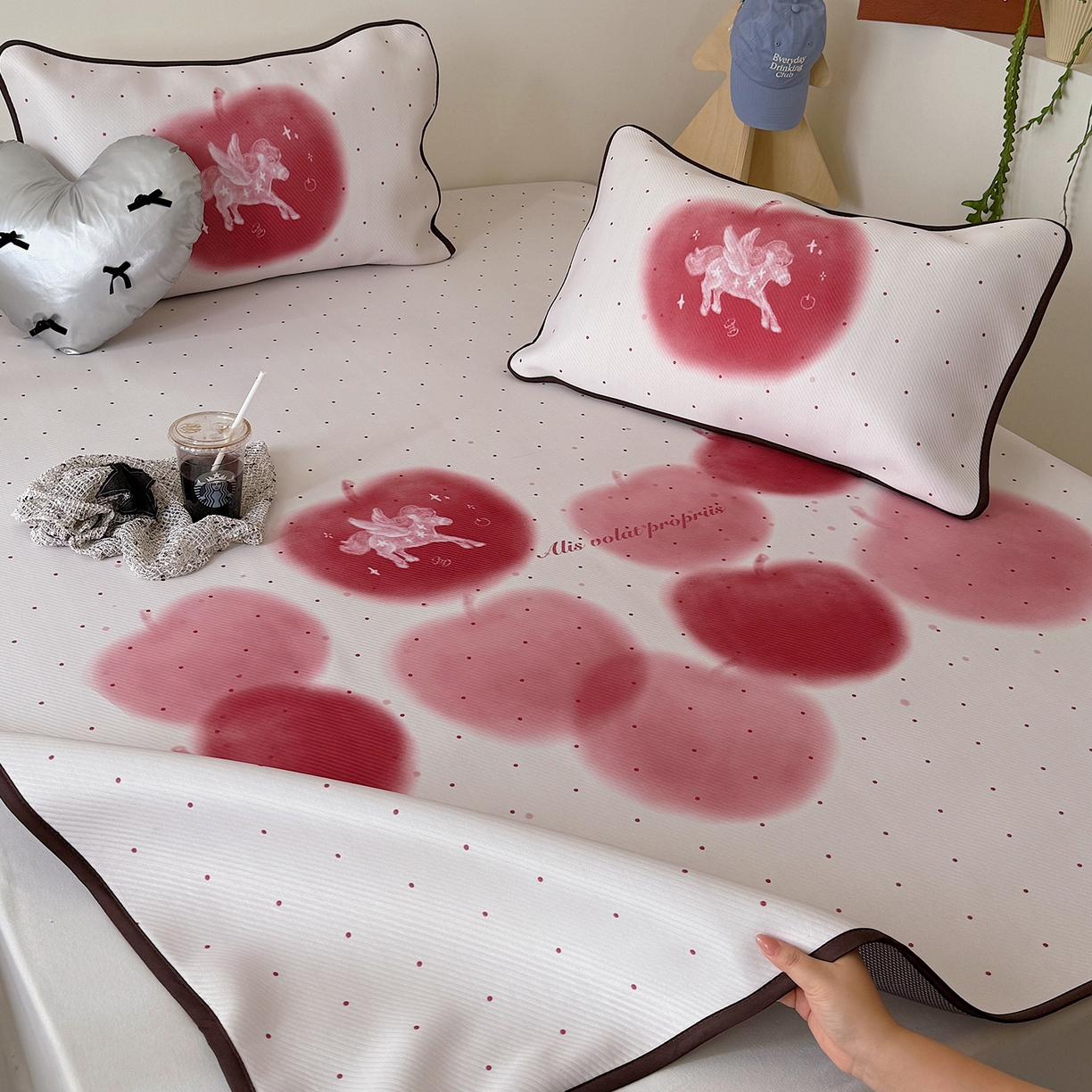 91家纺网 家纺一手货源 找家纺 山茶家居-原创设计（原山茶家纺） 2026新款韩国设计师合作款斜纹冰丝席凉席 韩国设计系列--天使小马