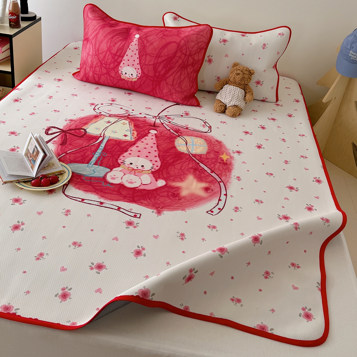 91家纺网 家纺一手货源 找家纺 山茶家居-原创设计（原山茶家纺） 2026新款韩国设计师合作款斜纹冰丝席凉席 韩国设计系列-kt苹果屋