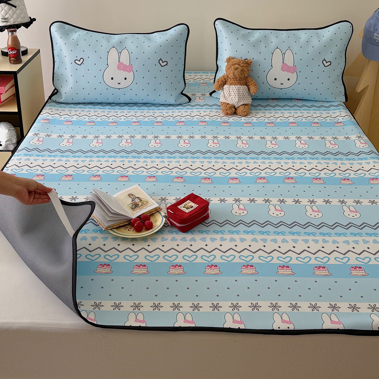 91家纺网 家纺一手货源 找家纺 山茶家居-原创设计（原山茶家纺） 2026新款韩国设计师合作款斜纹冰丝席凉席 韩国设计系列--海盐米菲