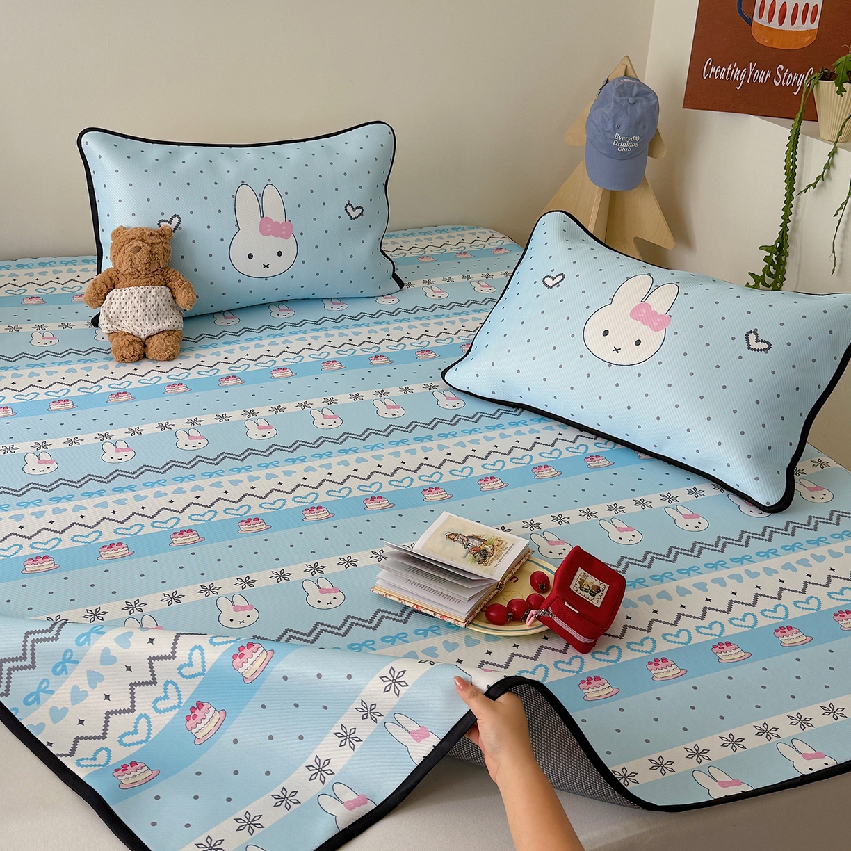 91家纺网 家纺一手货源 找家纺 山茶家居-原创设计（原山茶家纺） 2026新款韩国设计师合作款斜纹冰丝席凉席 韩国设计系列--海盐米菲