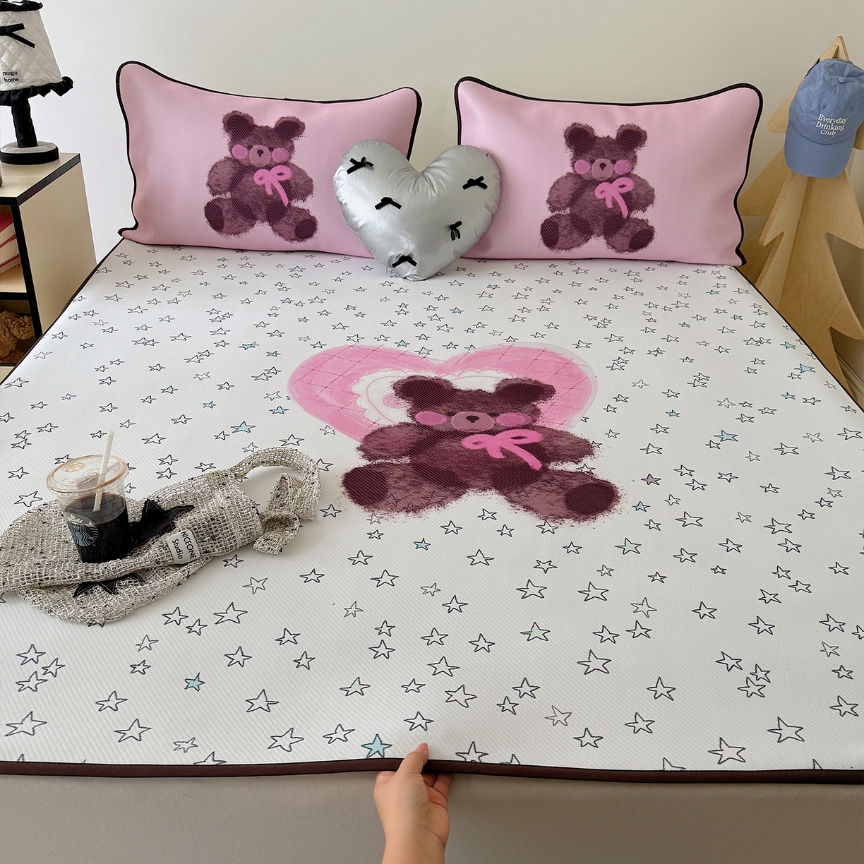 91家纺网 家纺一手货源 找家纺 山茶家居-原创设计（原山茶家纺） 2026新款韩国设计师合作款斜纹冰丝席凉席 韩国设计系列-星星熊