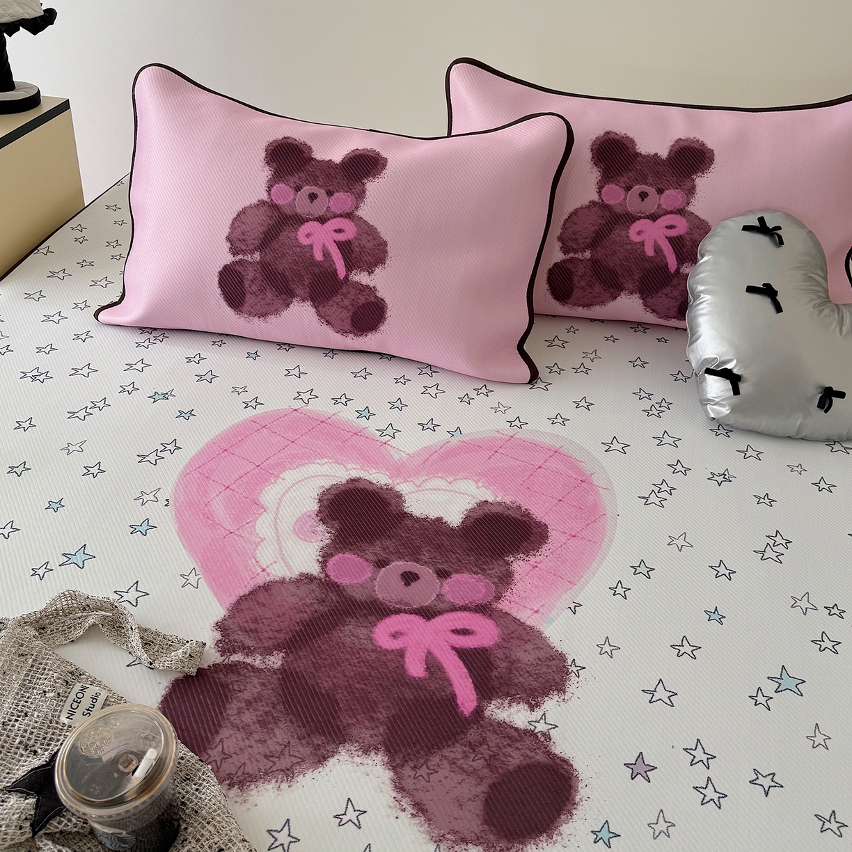 91家纺网 家纺一手货源 找家纺 山茶家居-原创设计（原山茶家纺） 2026新款韩国设计师合作款斜纹冰丝席凉席 韩国设计系列-星星熊