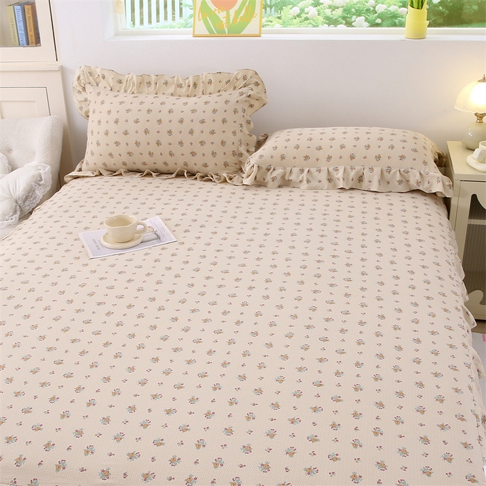 91家纺网 家纺一手货源 找家纺 乐逸家纺 2026新款A类母婴级韩系爆款花边款碎花床笠三件套四件套 韩系花边款床笠花海