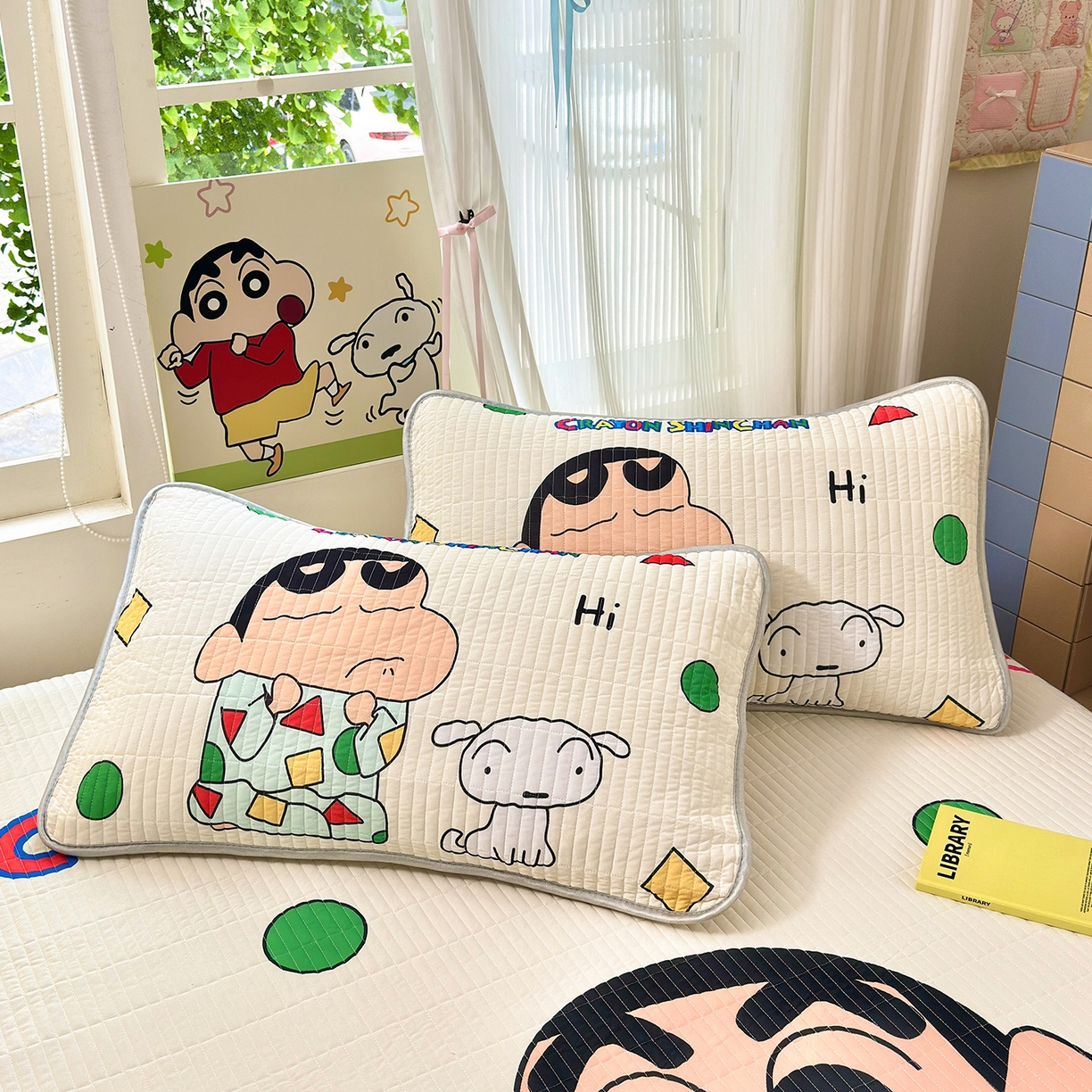 91家纺网 家纺一手货源 找家纺 桃子家居 2026新款A类蜡笔小新数码印花卡通大版夹棉冰皮凉席三件套夏凉被空调被夏被四件套 锦氨夹棉凉席平铺款-小新伙伴