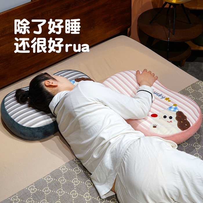 91家纺网 家纺一手货源 找家纺 （总）仟亿莱 2026新款软糖小狗横条冰丝记忆棉小枕头枕芯
