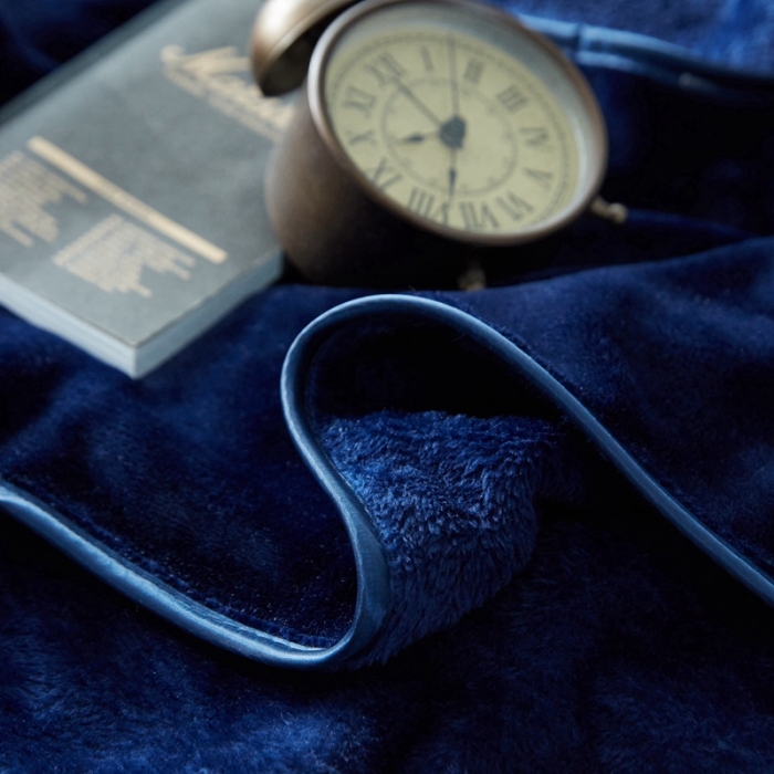 91家纺网 家纺一手货源 找家纺 来菲加厚纯色法莱绒毛毯珊瑚绒毯子素色金貂绒深蓝