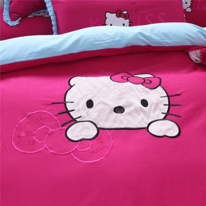 91家纺网 家纺一手货源 找家纺 欧冠家纺 全棉卡通贴布绣床裙款四件套KISS-玫红