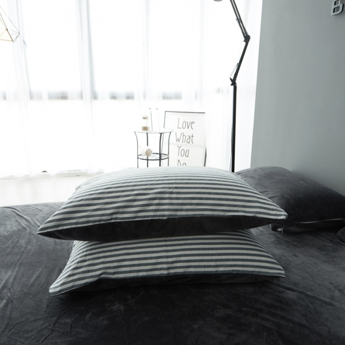 91家纺网 家纺一手货源 找家纺 梦家居2016A版纯棉B版水晶绒印花四件套床单款 自由深灰