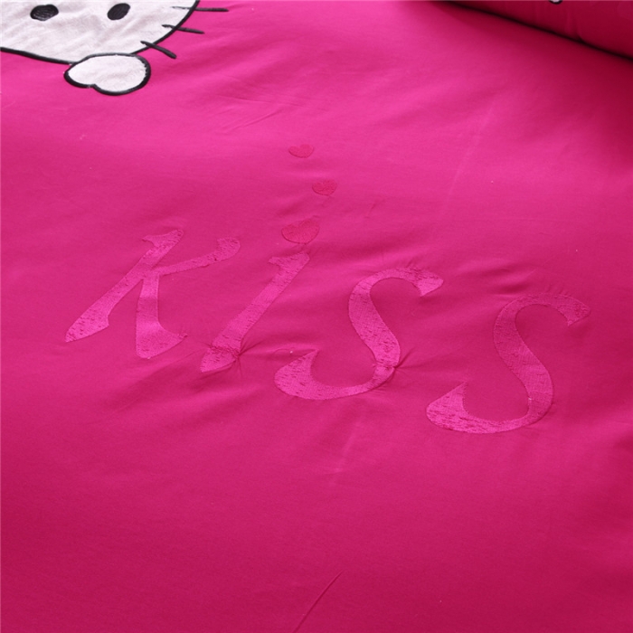 91家纺网 家纺一手货源 找家纺 欧冠家纺 全棉卡通贴布绣床裙款四件套KISS-玫红