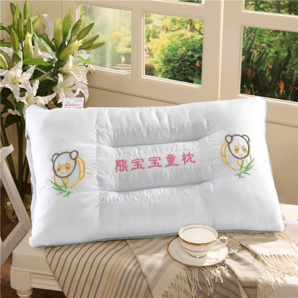 91家纺网 家纺一手货源 找家纺 锦绣万家 决明子儿童枕头学生枕芯绣花款30*50cm 熊宝宝